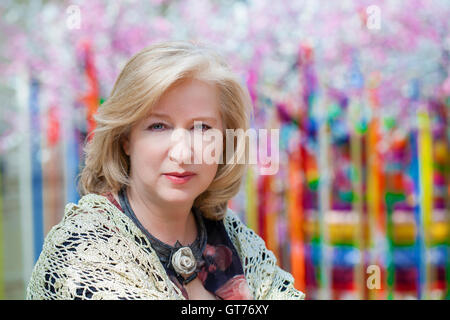 Close up portrait du visage d'une belle femme senior Banque D'Images