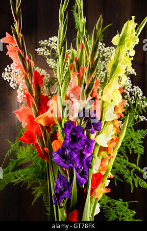 Composition de bouquet de fleurs de glaïeul. Banque D'Images