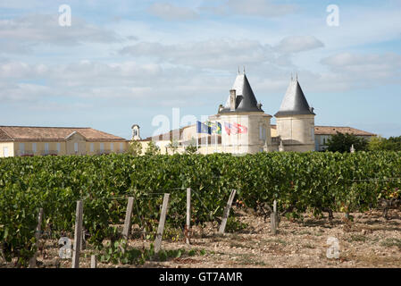 Saint Estèphe wine region France - Chateau Lilian Ladouys les vignes et vignobles de Saint Estèphe un salon du vin à Bordeaux Banque D'Images