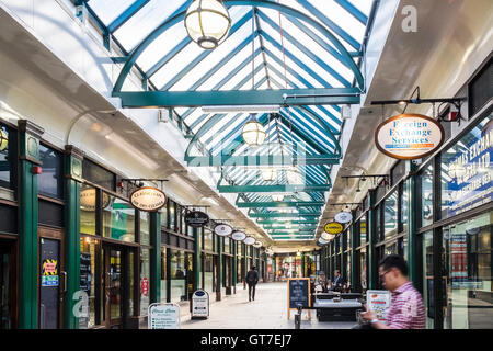 L'Arcade, la gare de Liverpool Street, City of London, Angleterre, Royaume-Uni Banque D'Images