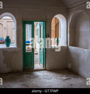 Restaurant traditionnel exécuté par des membres de la famille étendue à Abarkuh, Iran. Banque D'Images