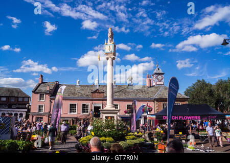 Hôtel de ville de style jacobéen, 1669, Place du marché, Carlisle, Cumbria, Angleterre Banque D'Images