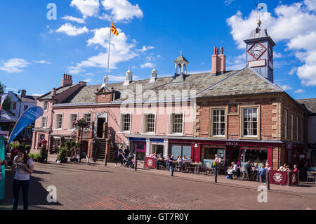 Hôtel de ville de style jacobéen, 1669, Place du marché, Carlisle, Cumbria, Angleterre Banque D'Images