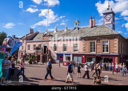 Hôtel de ville de style jacobéen, 1669, Place du marché, Carlisle, Cumbria, Angleterre Banque D'Images