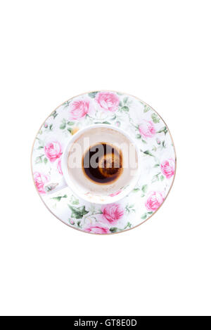 Fini de tasse de turc dans une jolie porcelaine dainty floral tasse et soucoupe décorées avec des roses rose vue d'au-dessus de café est Banque D'Images