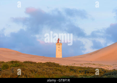 Les Dunes et le phare de Rubjerg Knude, à l'aube, Lokken, Nord Jutland, Danemark Banque D'Images