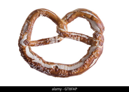 Traditionnel isolé en forme de nœud, durs et cassants un bretzel biscuit salé d'origine allemande a servi comme apéritif et un snack populaire Banque D'Images