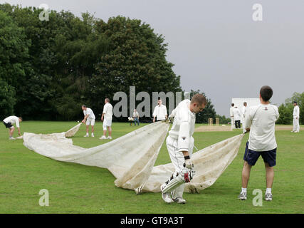 La pluie cesse de jouer au Cricket Club Shenfield Shenfield - CC vs Hutton CC - Ligue de Cricket Essex - 16/06/07 Banque D'Images