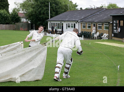 La pluie cesse de jouer au Cricket Club Shenfield Shenfield - CC vs Hutton CC - Ligue de Cricket Essex - 16/06/07 Banque D'Images