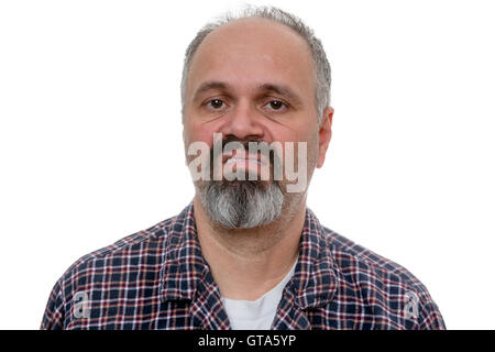 L'homme dégoûté avec beard fait face à l'appareil photo tout en portant chemise à carreaux Banque D'Images