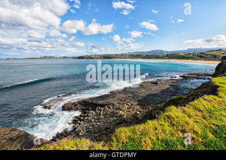 Vue panoramique sur la plage de Bombo et la pittoresque côte Illawarra, Kiama, New South Wales, NSW, Australie Banque D'Images