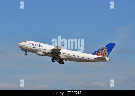 United Airlines Boeing 747-422 N121UA, au départ de l'aéroport Heathrow de Londres, UK Banque D'Images