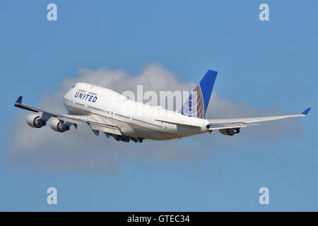 United Airlines Boeing 747-422 N121UA, au départ de l'aéroport Heathrow de Londres, UK Banque D'Images
