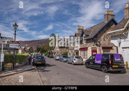 Le petit village de Braemar dans le comté de l'Aberdeenshire, Ecosse, Royaume-Uni Banque D'Images