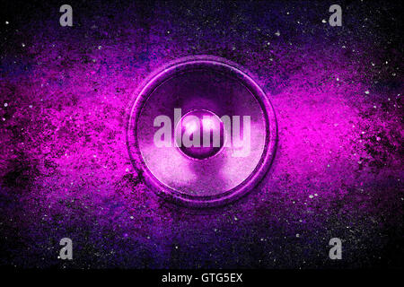 Purple audio haut sur une grunge background Banque D'Images