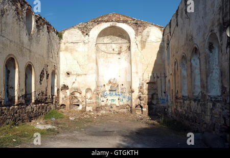 Ancienne église ruines sans toit Banque D'Images