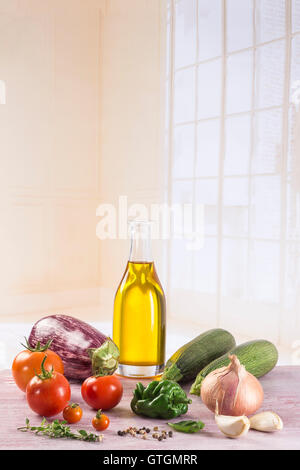 Ratatouille de légumes frais ingrédients pour la recette de la Méditerranée Banque D'Images