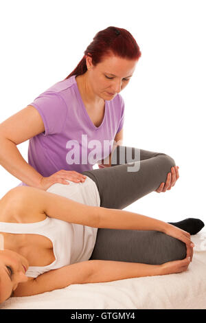 -Physiothérapie thérapeute excercising avec patient , travailler sur l'étirement des jambes Banque D'Images