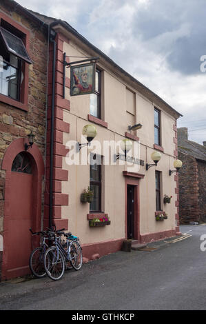 Kings Arms pub, Bowness-on Solway, Cumbria, Angleterre en été Banque D'Images