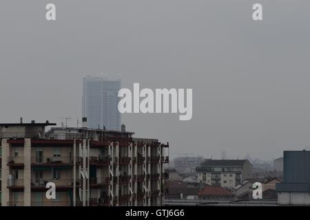 Basilique italienne et gratte-ciel moderne au coucher du soleil. Turin, Piémont, Italie. Marco Imazio © Banque D'Images