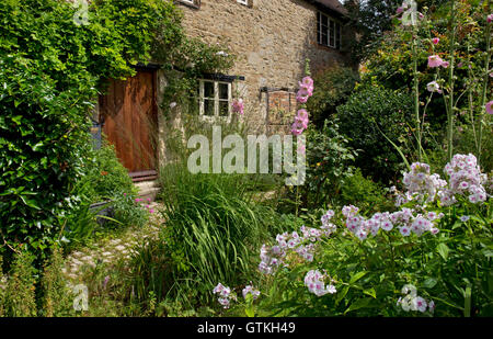 Vieux Village chalet et jardin, Beckley, Oxfordshire, Angleterre Banque D'Images