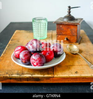 Plaque de prunes Banque D'Images