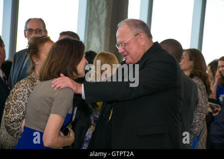 Brooklyn, États-Unis. 09Th Sep 2016. Le Cardinal Dolan durant la commémoration de la déclaration du gouvernement fédéral pour le World Trade Center dans le 63e étage de la tour de la liberté. Credit : Corazon Aguirre/Pacific Press/Alamy Live News Banque D'Images