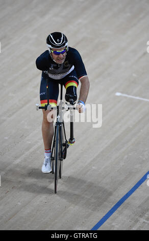 Rio de Janeiro, Brésil 09SEP16 : Erich Winkler de Allemagne races chez les hommes C1 3000 m poursuite individuelle sur deux jours de compétition durant les Jeux Paralympiques de Rio 2016. Banque D'Images