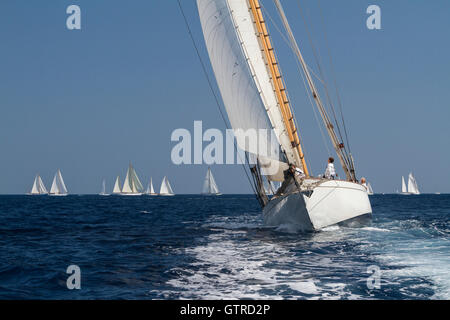 Imperia, Italie. Sep 9, 2016. Le yacht à 'Moonbeam' IV pendant la croisière Vele d'Epoca, un yacht classique concours organisé tous les deux ans à Imperia (Italie). Banque D'Images