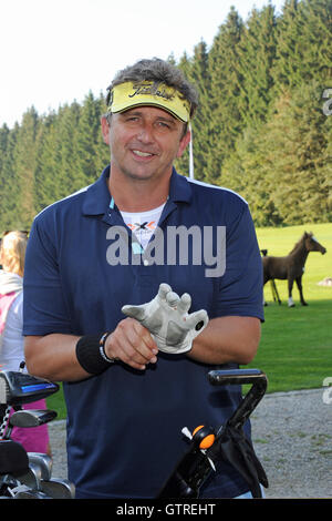 Tutzing, Allemagne. 10 Sep, 2016. Acteur autrichien Hans Sigl ('montagne' médecin) prend part à l'Tabaluga Golf Cup à l'appui de la Fondation à la Michael Roll 6e Club de golf sur le Lac de Starnberg dans Tutzing, Allemagne, 10 septembre 2016. Photo : URSULA DUEREN/dpa/Alamy Live News Banque D'Images