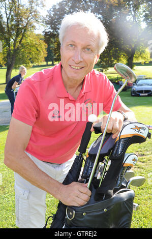 Tutzing, Allemagne. 10 Sep, 2016. Ancienne patineuse artistique Norbert Schramm prend part à l'Tabaluga Golf Cup à l'appui de la Fondation à la Michael Roll 6e Club de golf sur le Lac de Starnberg dans Tutzing, Allemagne, 10 septembre 2016. Photo : URSULA DUEREN/dpa/Alamy Live News Banque D'Images