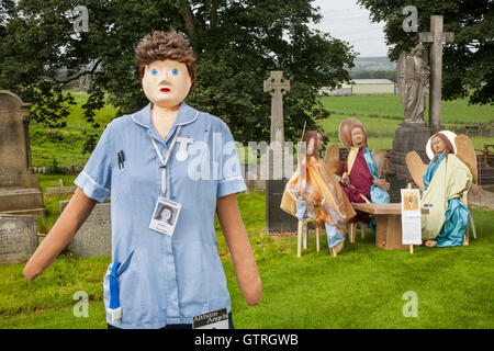 Altham, Lancashire, Royaume-Uni. 10 Septembre, 2016. Les "anges Altham Festival. Quarante personnes du village ont rendu la vie moyennes Angels à afficher pendant la semaine du festival, y compris les saints anges, les Hell's Angels ou et même "Fallen Angels" . Les visiteurs ont reçu un "Angel Trail" carte montrant l'emplacement de tous les anges dans le village et la carte comprend un bulletin de vote pour "Le plus drôle" et "ange le plus artistique Angel" et "l'ange le plus original". Les événements organisées par la communauté du village de lever des fonds pour les réparations de l'église. © MediaWorld Images/AlamyLiveNews Banque D'Images