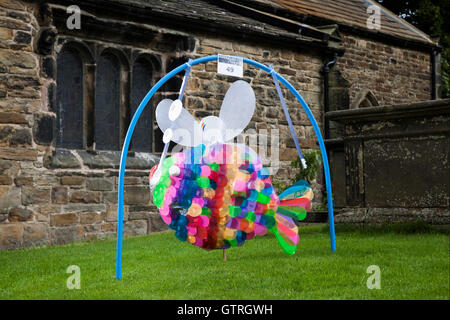 Altham, Lancashire, Royaume-Uni. 10 Septembre, 2016. Les "anges Altham Festival. Quarante personnes du village ont rendu la vie moyennes Angels à afficher pendant la semaine du festival, y compris les saints anges, les Hell's Angels ou et même "Fallen Angels" . Les visiteurs ont reçu un "Angel Trail" carte montrant l'emplacement de tous les anges dans le village et la carte comprend un bulletin de vote pour "Le plus drôle" et "ange le plus artistique Angel" et "l'ange le plus original". Les événements organisées par la communauté du village de lever des fonds pour les réparations de l'église. © MediaWorld Images/AlamyLiveNews Banque D'Images