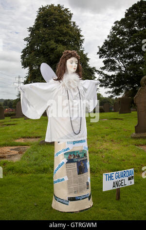 Altham, Lancashire, Royaume-Uni. 10 Septembre, 2016. Les "anges Altham Festival. Quarante personnes du village ont rendu la vie moyennes Angels à afficher pendant la semaine du festival, y compris les saints anges, les Hell's Angels ou et même "Fallen Angels" . Les visiteurs ont reçu un "Angel Trail" carte montrant l'emplacement de tous les anges dans le village et la carte comprend un bulletin de vote pour "Le plus drôle" et "ange le plus artistique Angel" et "l'ange le plus original". Les événements organisées par la communauté du village de lever des fonds pour les réparations de l'église. © MediaWorldImages AlamyLiveNews / Banque D'Images