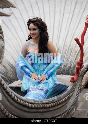 Liverpool, Royaume-Uni. 10 Sep, 2016. Festival pirate à l'Albert Dock Liverpool UK. Un événement familial doté d''un sirènes et pirates Parade. 10 septembre 2016 Credit : ALAN EDWARDS/Alamy Live News Banque D'Images