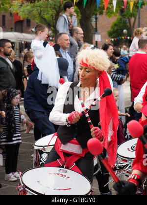 Liverpool, Royaume-Uni. 10 Sep, 2016. Festival pirate à l'Albert Dock Liverpool UK. Un événement familial doté d''un sirènes et pirates Parade. 10 septembre 2016 Credit : ALAN EDWARDS/Alamy Live News Banque D'Images