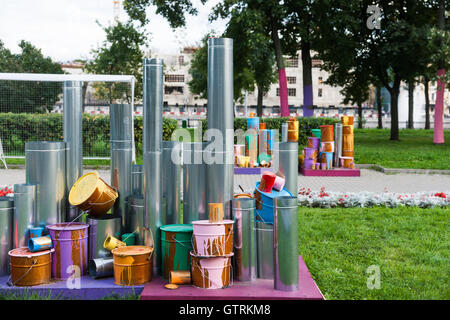 Moscou, Russie. Samedi, 10 Septembre, 2016. Festival annuel de deux jours la ville jour est en cours à Moscou, Russie. Cette année, Moscou célèbre le 869e anniversaire. Beaux art installation sur place Bolotnaya. Crédit : Alex's Pictures/Alamy Live News Banque D'Images