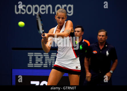 New York, USA. 10 Septembre, 2016. Karolina Pliskova de la République tchèque en action contre Angelique Kerber de l'Allemagne lors de la finale de la United States Open Tennis Championships à Flushing Meadows, New York le samedi 10 septembre. Kerber remporte le match et son premier titre US Open en trois sets Crédit : Adam Stoltman/Alamy Live News Banque D'Images