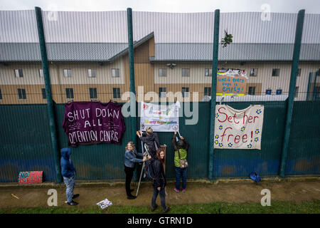 Bedfordshire, Royaume-Uni. 10 Septembre, 2016. Arrêter l'immigration de Yarl's Wood Centre de Détention de dépose de protestation de masse Crédit : Guy Josse/Alamy Live News Banque D'Images
