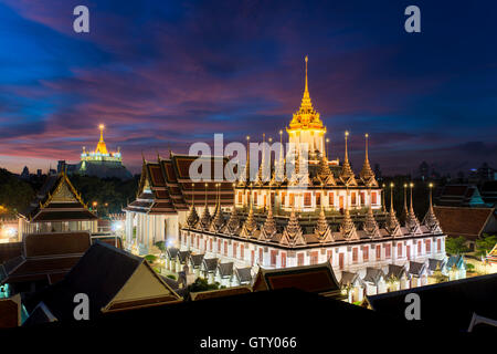 Temple Wat Ratchanatdaram et Château de métal à Bangkok, Thaïlande Banque D'Images