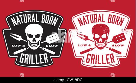 Natural born grilloir barbecue logo avec crâne et traversé spatule et fourchette de cuisson. Inclut les versions grunge détresse snd propre. Illustration de Vecteur