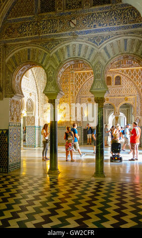 Les arches de style Mudéjar en salle Ambassador, à l'alcazar mauresque, Séville, Andalousie, espagne. Banque D'Images