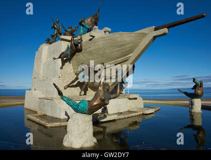 Monument maritime sur le front de mer historique de Punta Arenas longeant le détroit de Magellan en Patagonie, Chili Banque D'Images