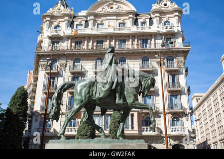 La statue du comte Ramon Berenguer IV dans la vieille ville, Barcelone, Espagne. Banque D'Images