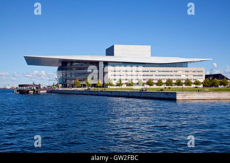 L'Opéra royal danois sur Holmen, port intérieur de Copenhague, Danemark. Architecture moderne de Henning Larsen. Un cadeau de Maersk Mc-Kinney Møller Banque D'Images