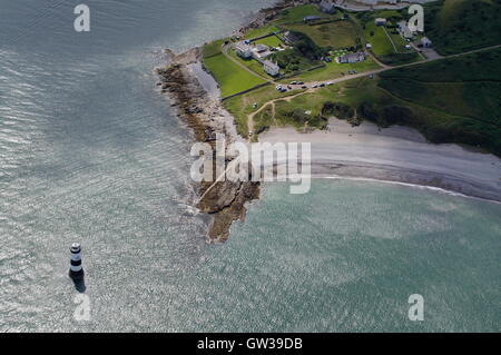 Vue aérienne de Penmon phare, Anglesey, Pays de Galles, Banque D'Images