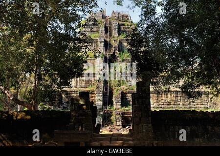 Koh Ker - site Angkorien Temple Prasat Thom Banque D'Images