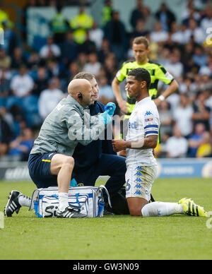 Liam Bridcutt de Leeds United (à droite) est donnée pendant le match de championnat Sky Bet à Elland Road, Leeds. Banque D'Images