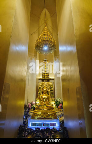 Bouddha Doré géant à Wat Saket (Le Mont d'Or) à Bangkok, Thaïlande Banque D'Images