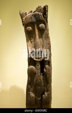 Housepost sculpté d'un Latmul Men's Cult Maison du fleuve Sepik, Papouasie Nouvelle Guinée Prix 24 British Museum, Londres, Royaume-Uni. Banque D'Images